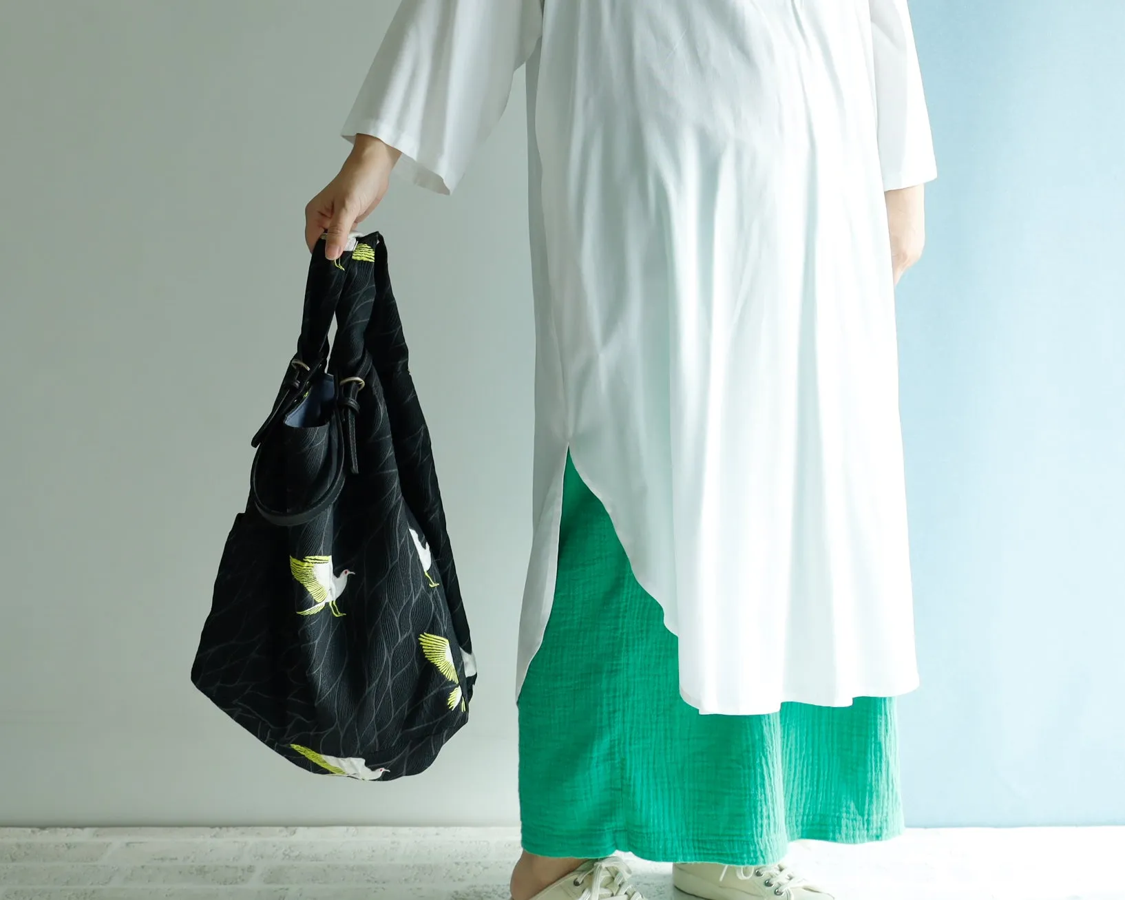 <B04B>  REGISTAR -WOVEN BIRDS Tote Bag