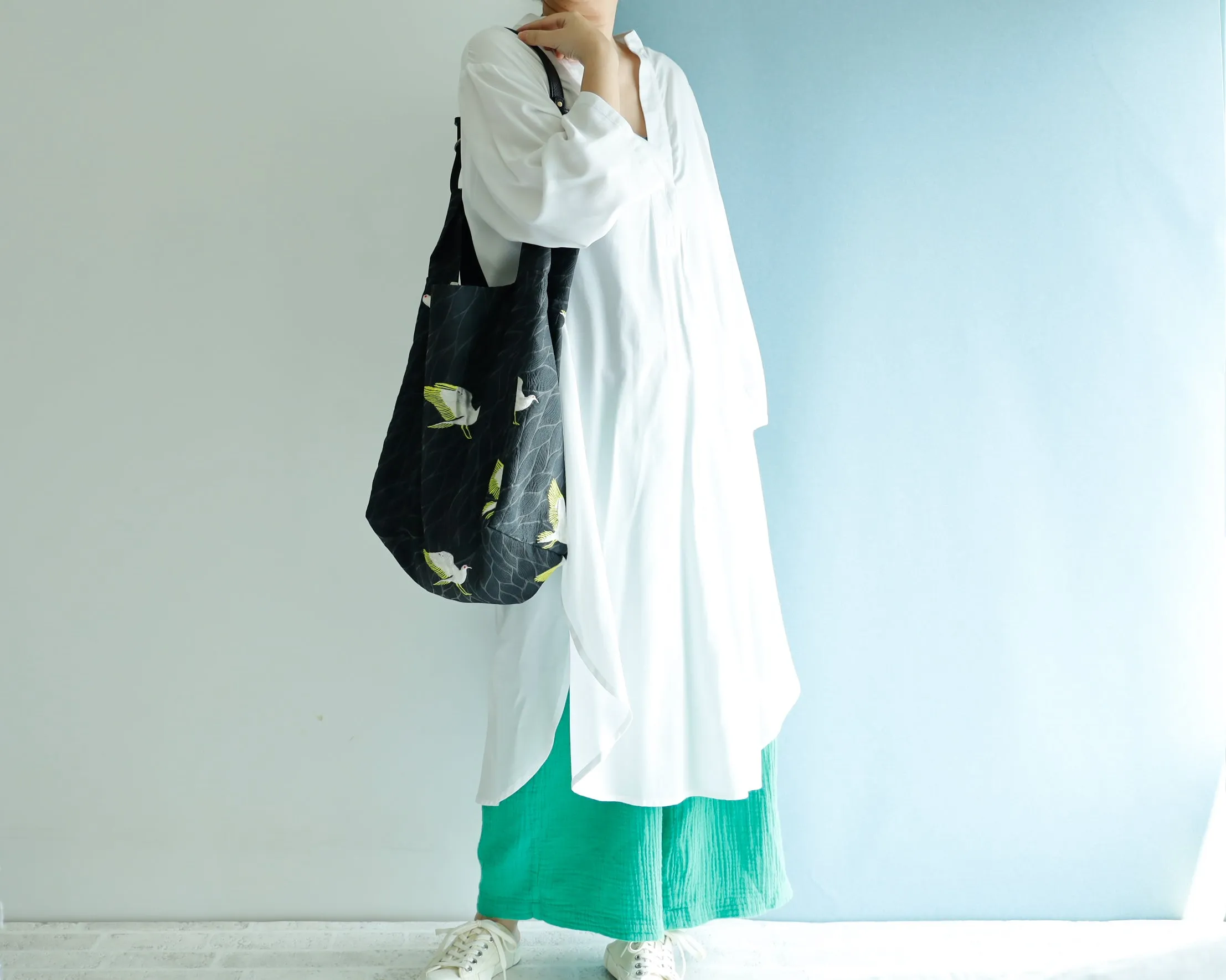 <B04B>  REGISTAR -WOVEN BIRDS Tote Bag