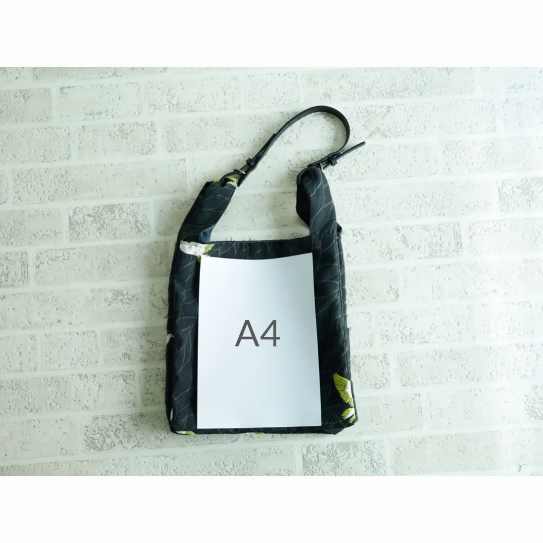 <B04B>  REGISTAR -WOVEN BIRDS Tote Bag