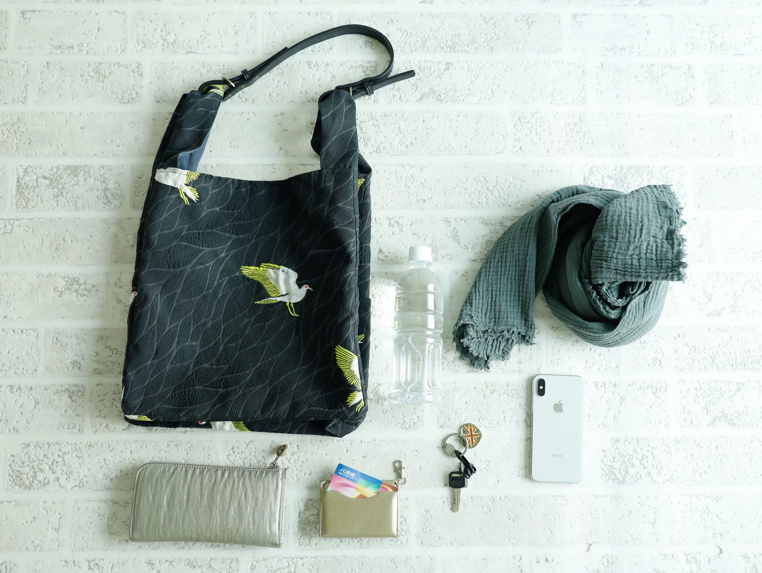 <B04B>  REGISTAR -WOVEN BIRDS Tote Bag