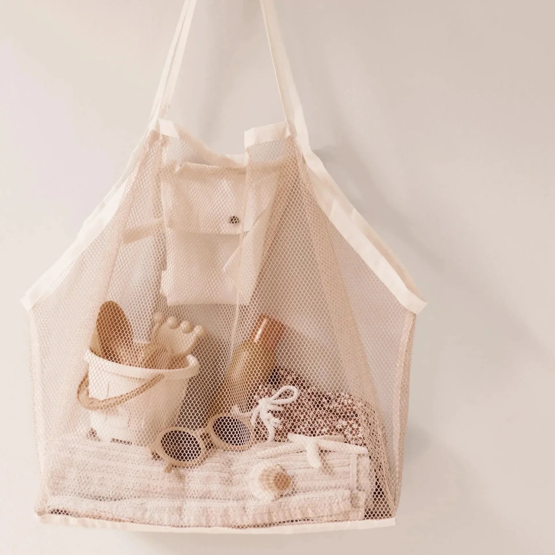 Mrs. Ertha Meshies XL Beach Bag | Vanilla
